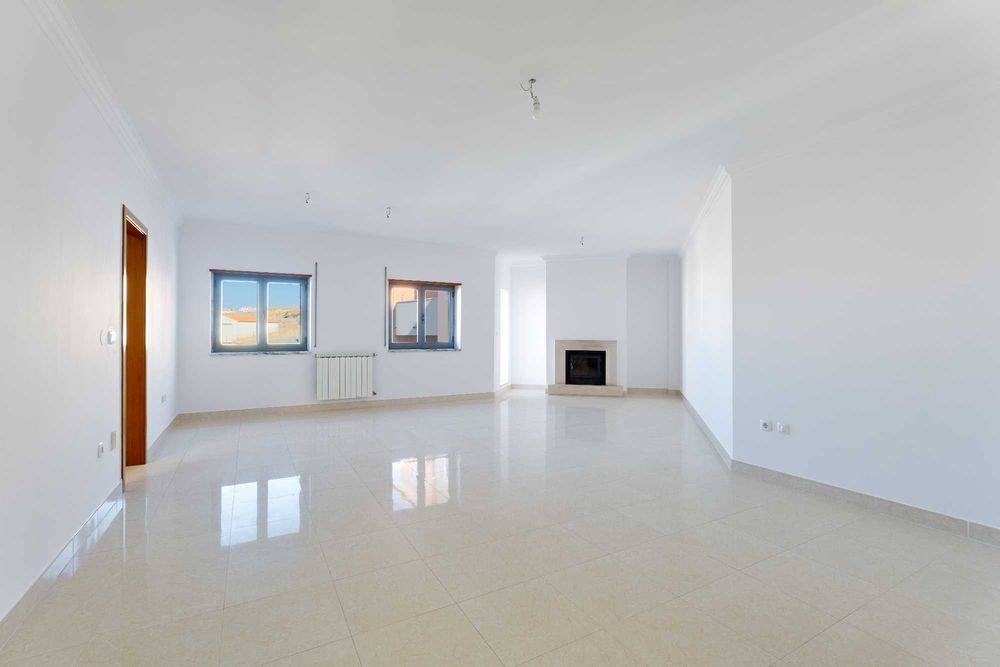 Apartamento T2 com 2 Varandas, Parqueamento e Arrecadação – No Centro de Mafra