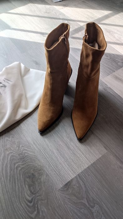 Botas Zara pele novas ainda com etiqueta