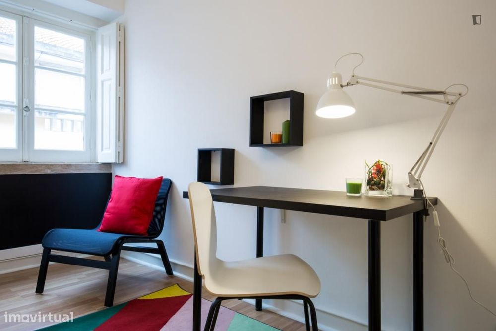 Quarto - localizado em Oeiras Lisbon