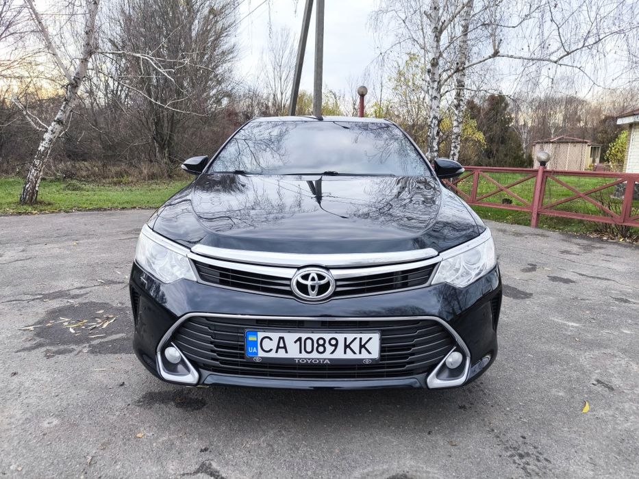 Продам Toyota Camry офіційна.