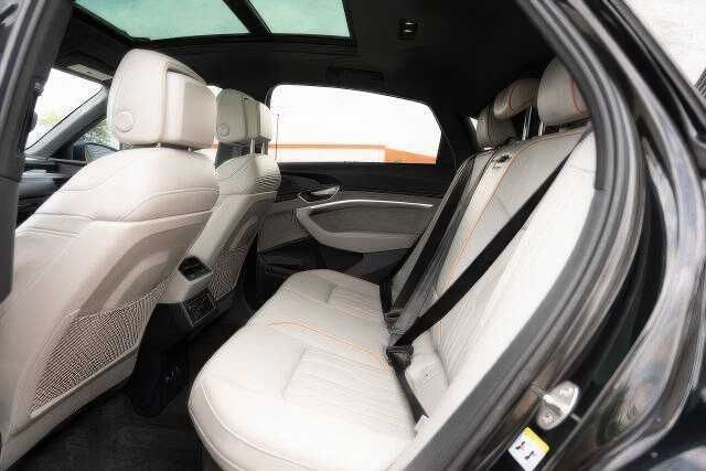 2024 Audi Q8 Sportback e-tron quattro Prestige S line