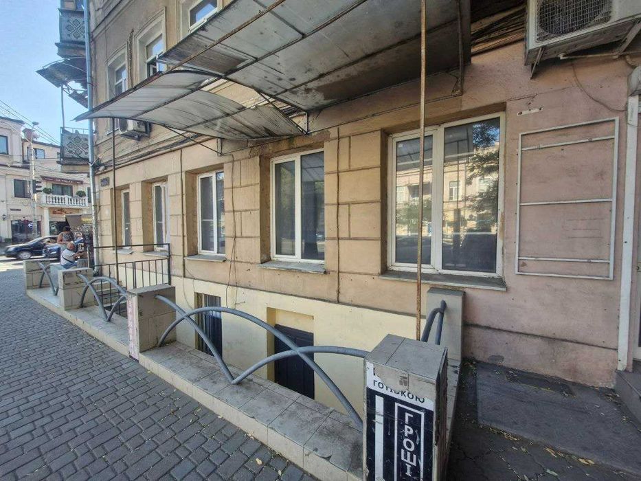 Продам  фасадное  помещение  в центре  LD