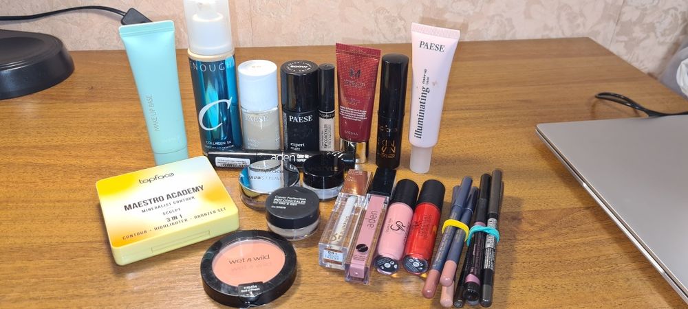 Косметика для макіяжа  візажиста
