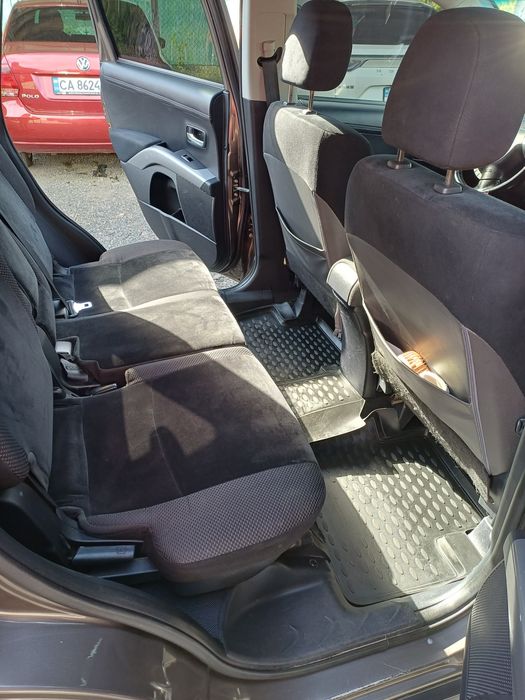 Mitsubishi Outlander 2011