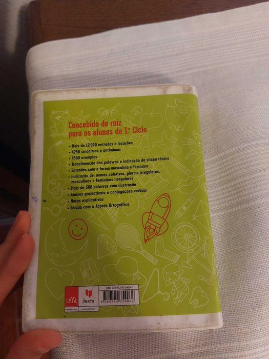 Dicionários escolar de português 1° ciclo
