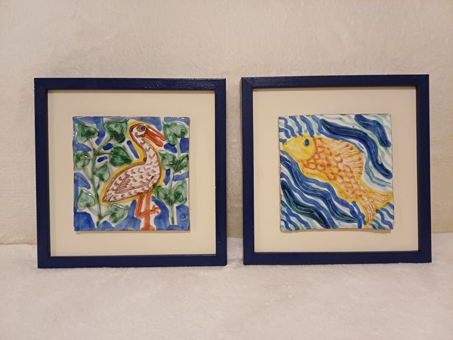 2 quadros de arte/pintura em azulejo (garça e peixe)
