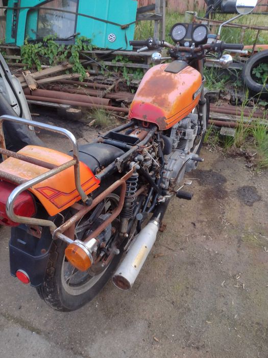 Rama z dokumentam Suzuki GS 550