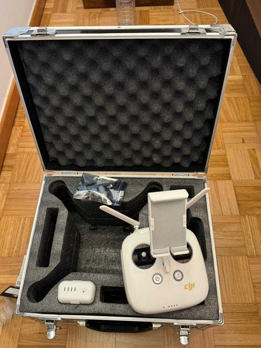 Phantom 3 Professional com Caixa - DRONE447223303295488003