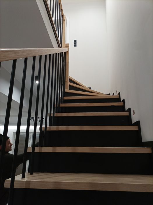 Stopnie dębowe z litego drewna