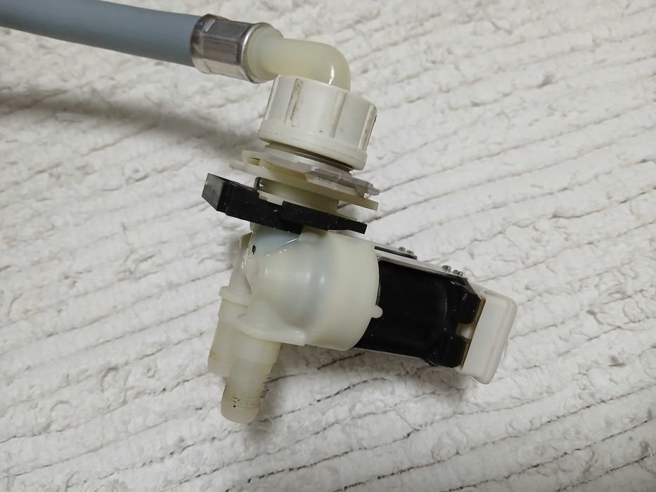 Válvula solenóide de 2 vias. Máquina de lavar Bosch, Siemens, Balay