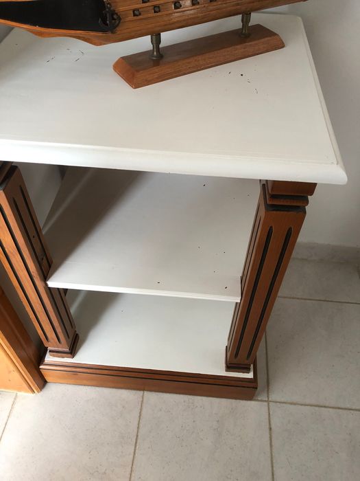 Móvel de apoio/ Coluna com rodas