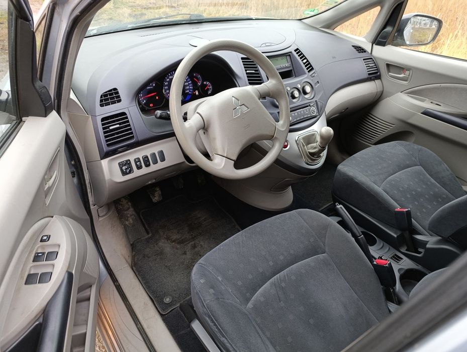 Mitsubishi Grandis 2.4 benzyna.