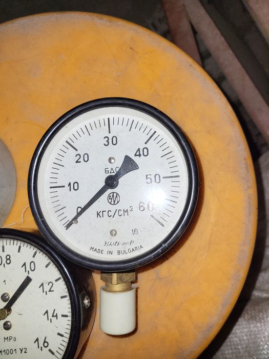 Продам манометр МТ 60 1.5, 2.0, 4.0а., МТП 100, на 16 и 60 атмосфер.