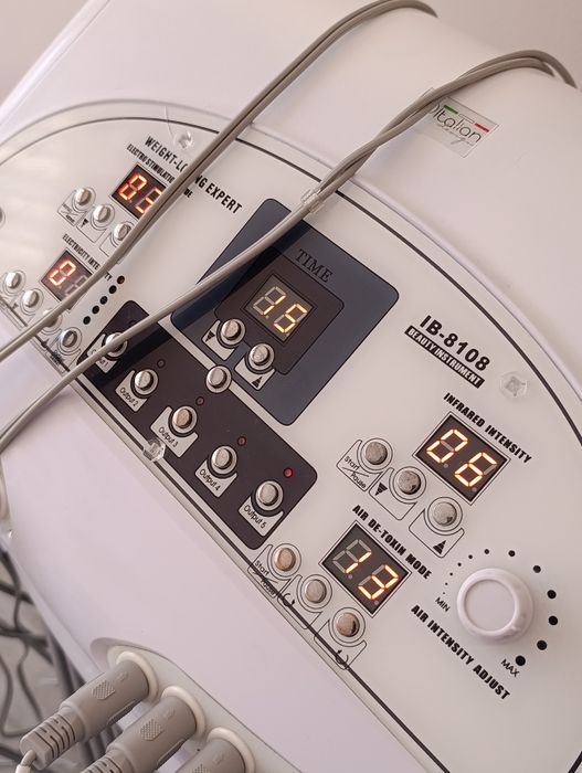 MAQUINA DE PRESSOTERAPIA COM INFRAVERMELHOS E ELETROESTIMULAÇÃO 3 EM 1

- Pressoterapia a pressão (Drenagem Linfática)

- Eletroestimulação (Ginástica