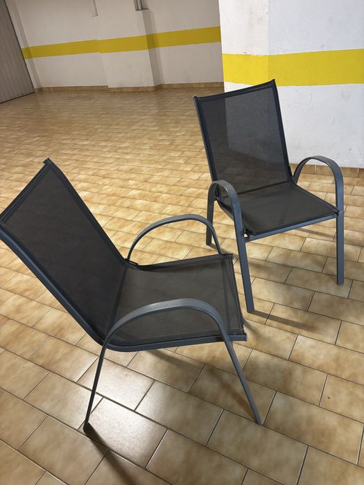 Mesa com duas cadeiras LeroyMerlin
