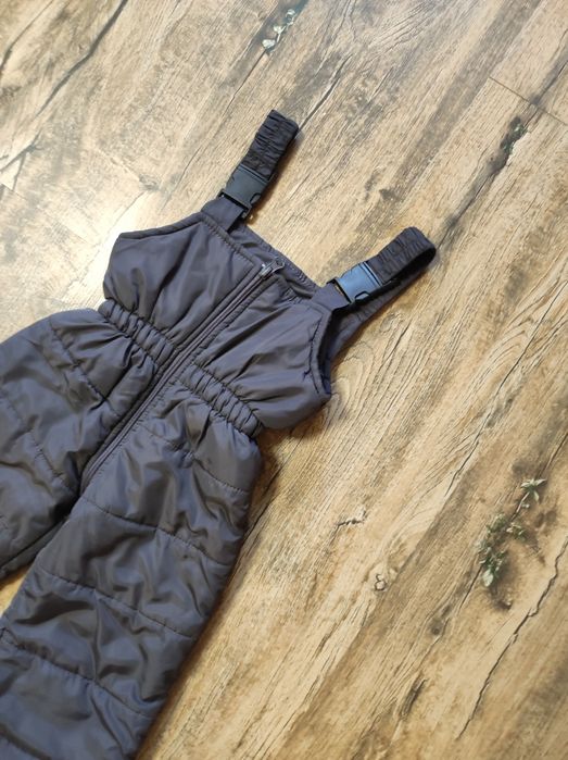 Напів комбенізон Було 1 прання, слідів носки та дефектів нема
Сезон -