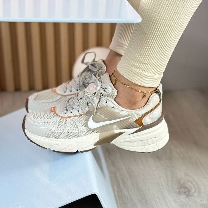Nike Runtekk V2K Beige Brown трендові жіночі кросівки найк рантек в2к
