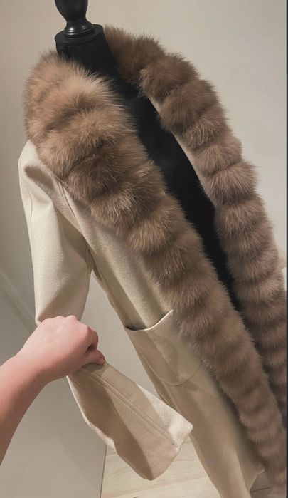 Пальто з хутром песця