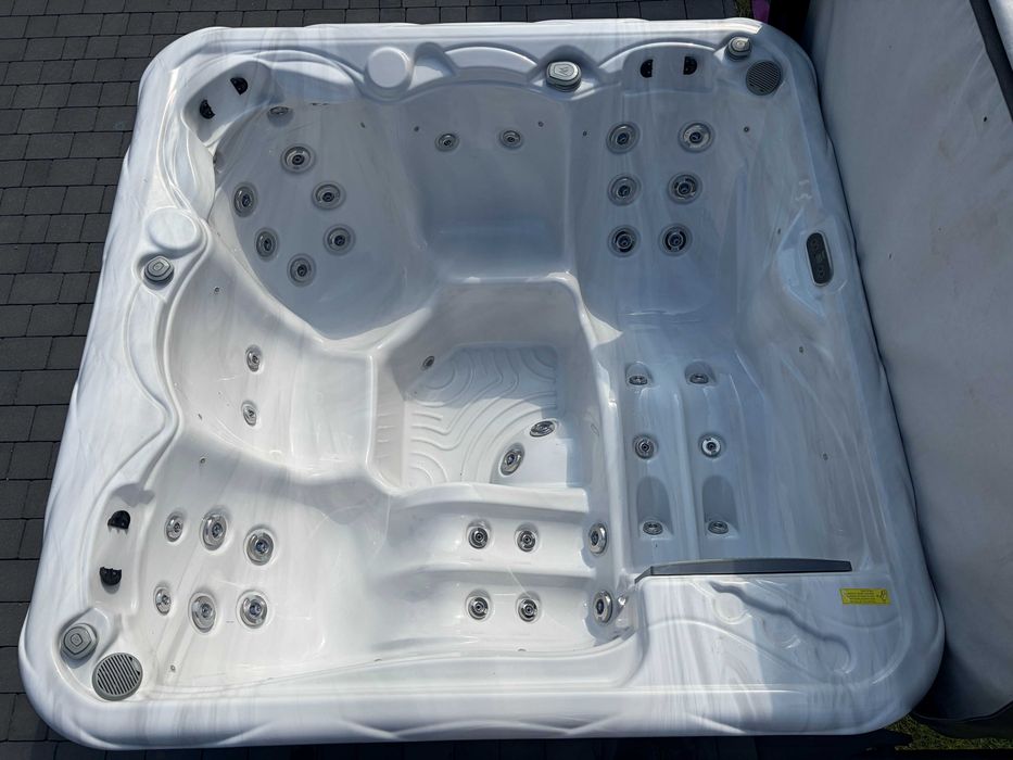 Jacuzzi Wellis Pluto Całoroczne Balboa Wanna Spa