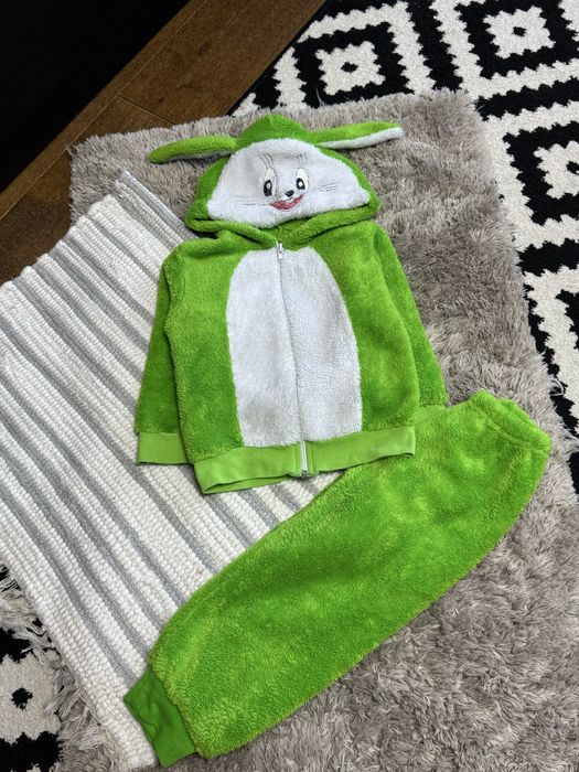 Одяг на хлопчика (костюм,штани,світшот)