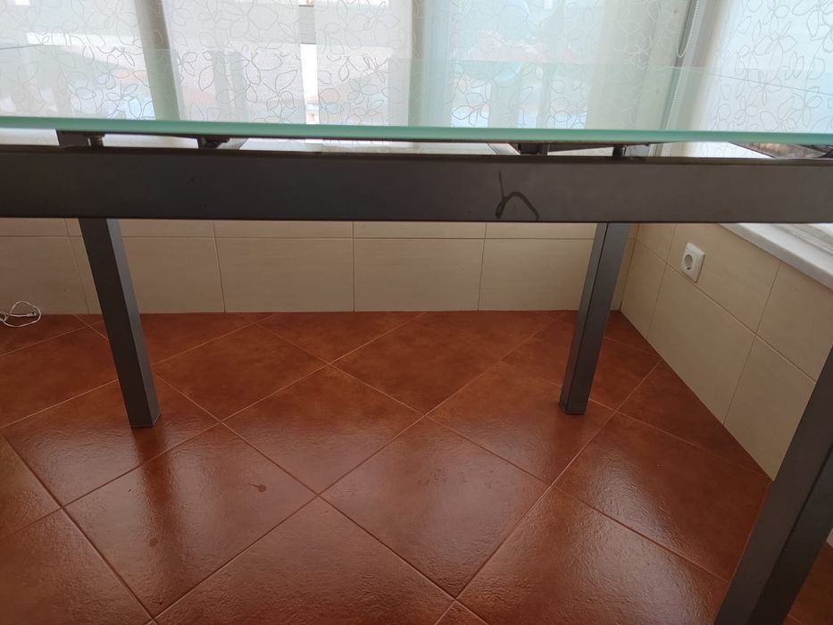 Mesa cozinha em vidro temperado e extensível