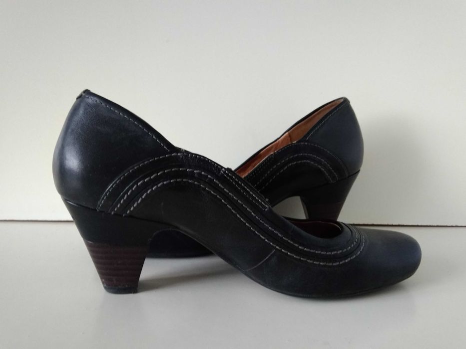 р 6 / 39-40 26 см классические кожаные черные туфли на каблуке Clarks