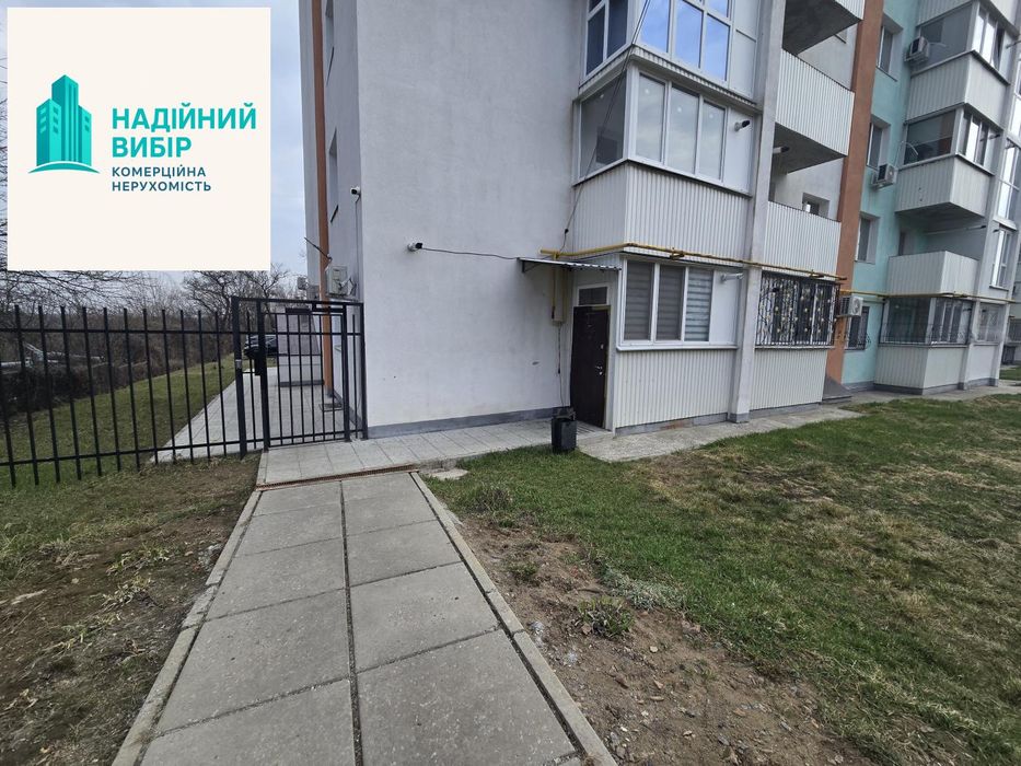 Продаж квартири на 1- му поверсі з окремим входом!