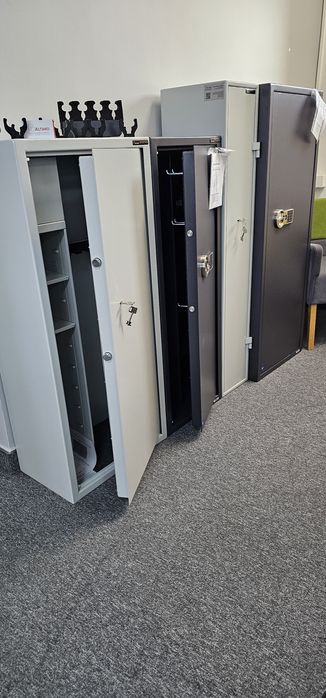 Szafa na broń myśliwską/ SEJF na BROŃ | Klasa S1 | 5 szt +półki +skr