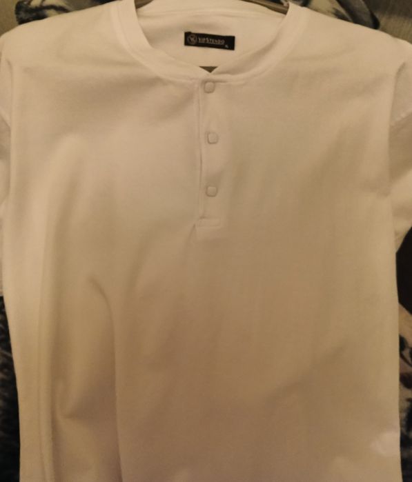 Продам чоловічу футболку