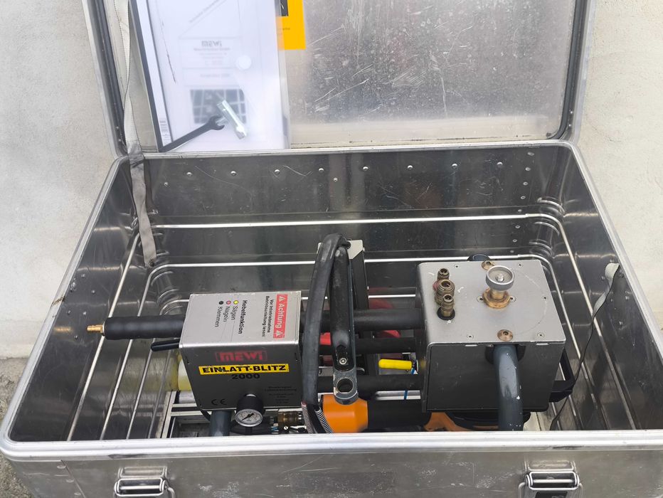 Łaciarka dachowa Einlat-Blitz dla dekarzy, Paslode, Rawlplug, Tjep, B.pro