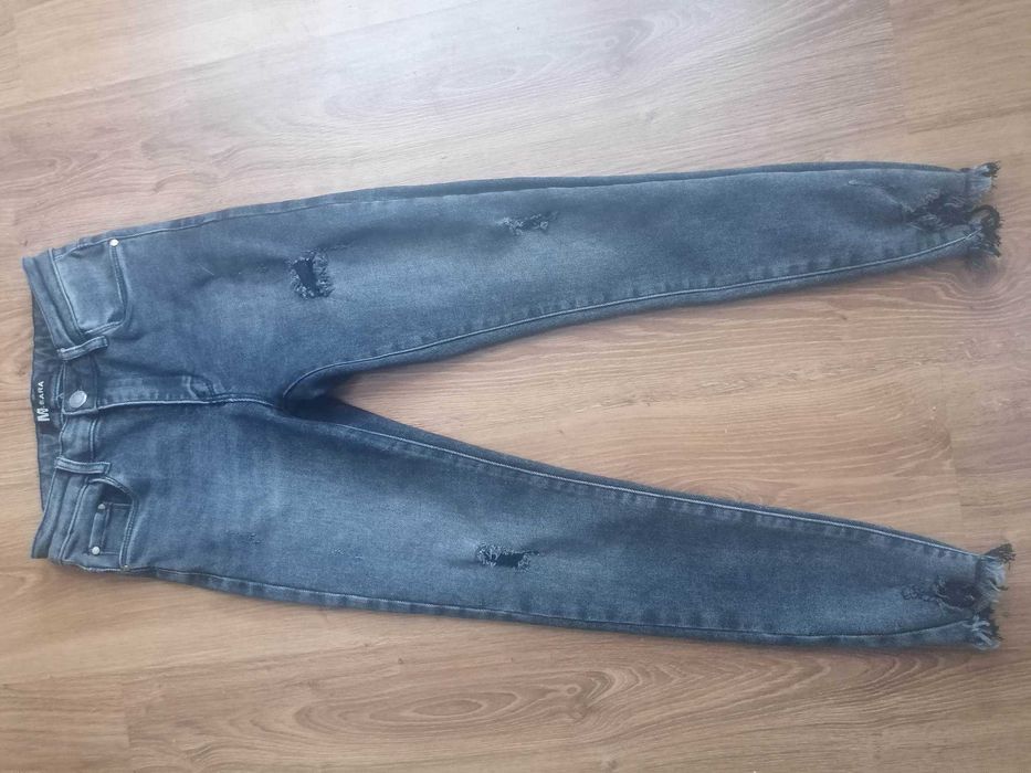 Damskie jeansy z przetarciami,rozmiar 36/s