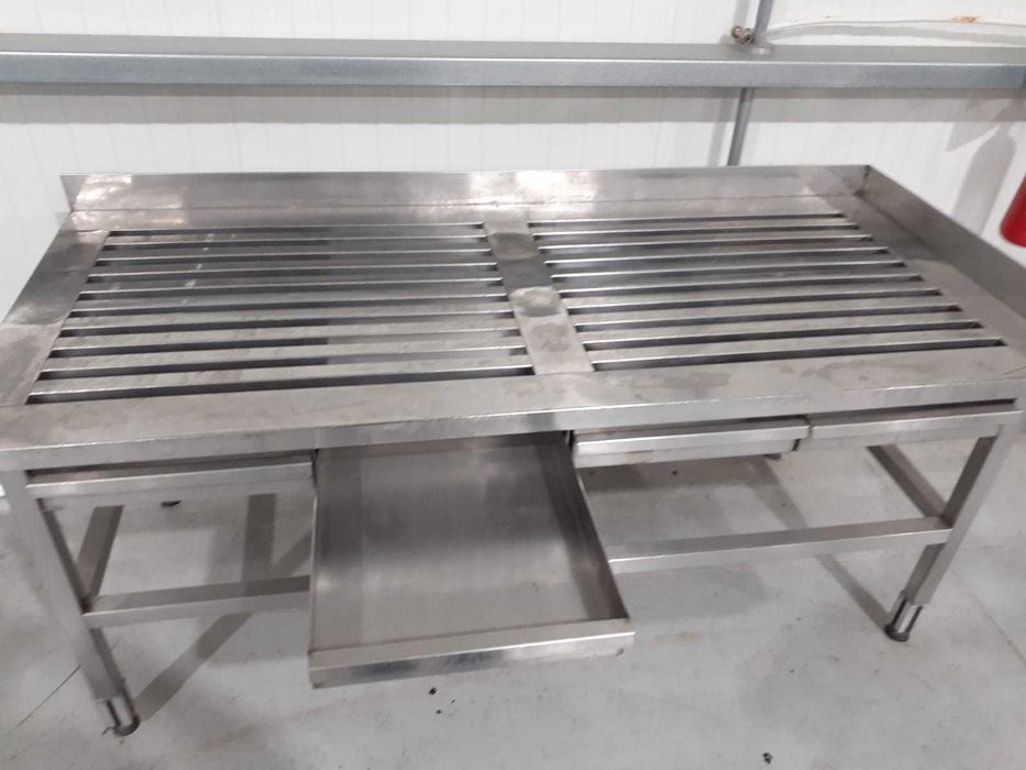 Mesa de Inox com grade para escorrer/secar produtos
