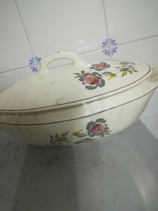 2 terrinas de sacavem de tamanhos diferentes