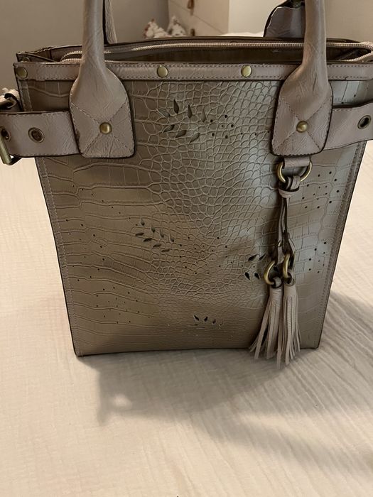 Bolsa senhora rigida, com 2 alças pequena e uma grande