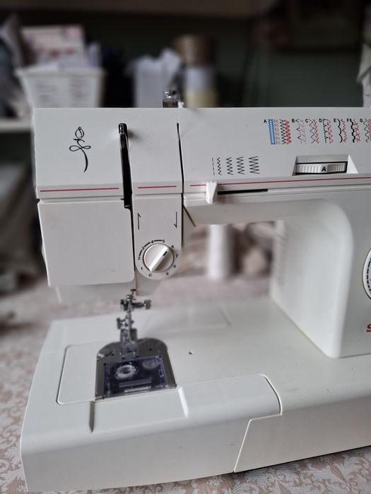 Maszyna do szycia Singer 2818C