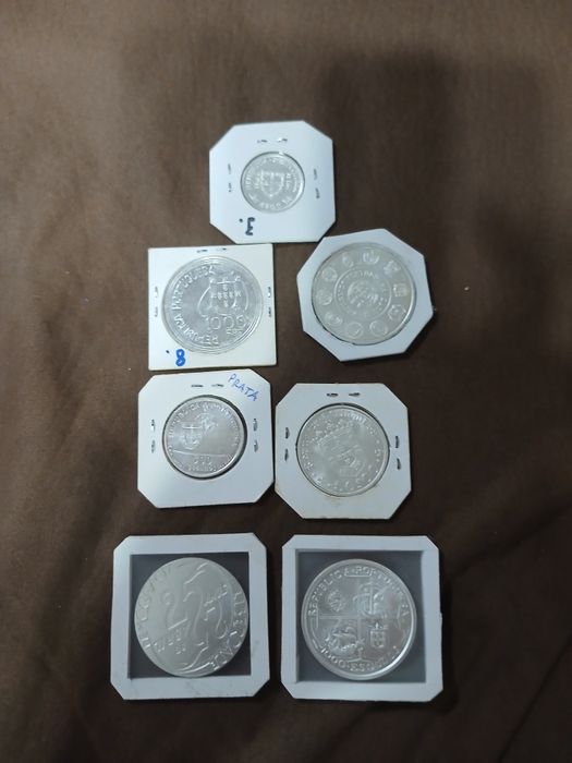Moedas em prata variadas