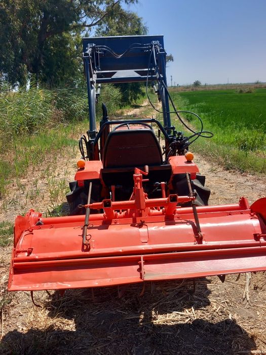 Tratror hinomoto c 174 com carregador fronta e frese l