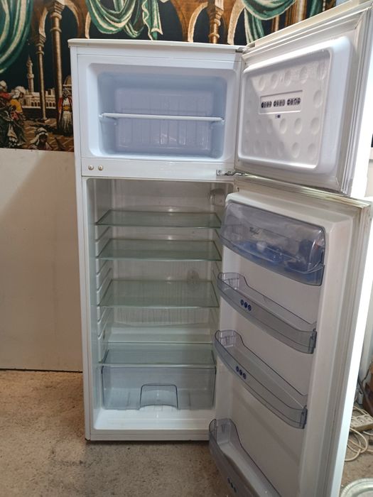 Frigorífico Whirlpool em ótimo estado de conservação e a funcionar per