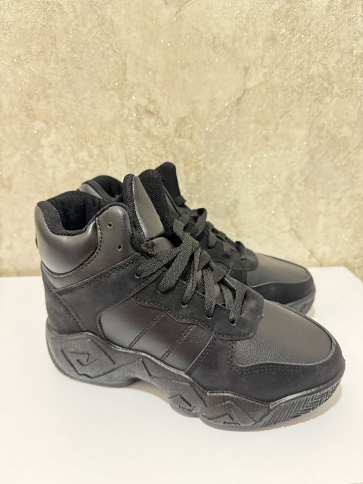 Зимові черевики на хлопчика