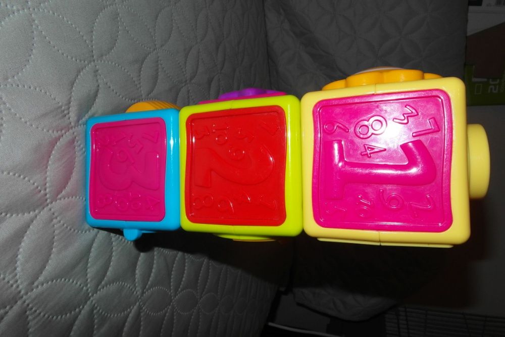 Kostki fisher‑price, zabawka sensoryczna