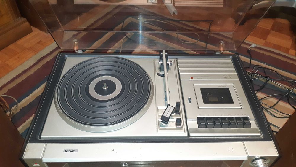 gira discos e rádio Radiola anos 60