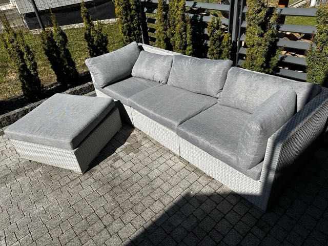 Sprzedam zestaw mebli ogrodowych w kolorze jasno szarym.