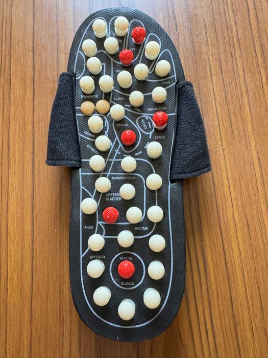 Обувь для массажа стоп -тапочки (шлепанцы) для массажа ног. Разм 44-45