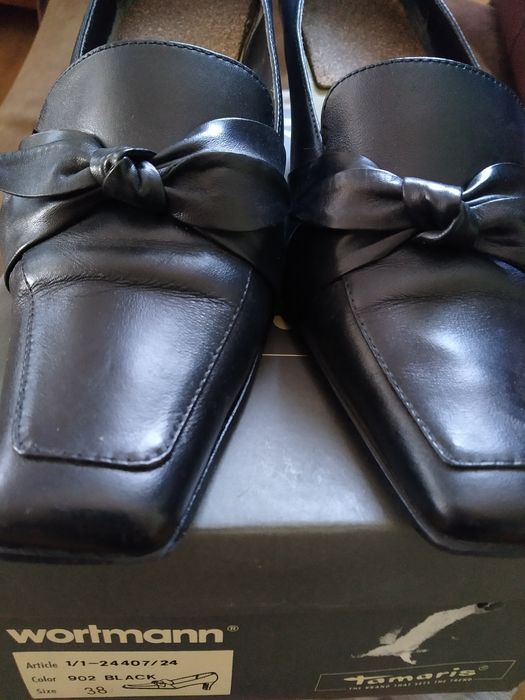 Buty damskie na obcasie.