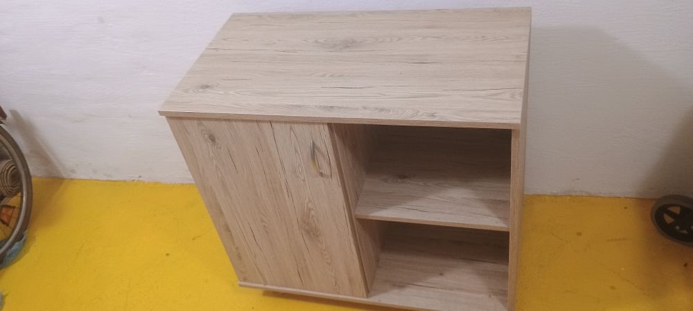 Szafka na kółkach wyk. przez stolarza
