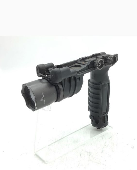 Тактичний ліхтар SureFire m900/m910a vertical grip