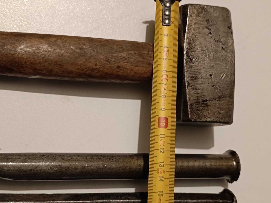 Martelo e 9 Ponteiras Metálicas