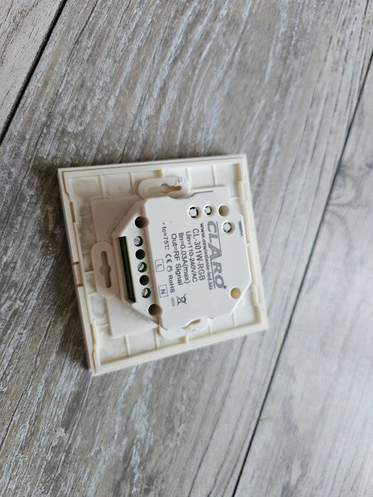 Naścienny sterownik LED RGBW CL-301W-RGB BIAŁY claro