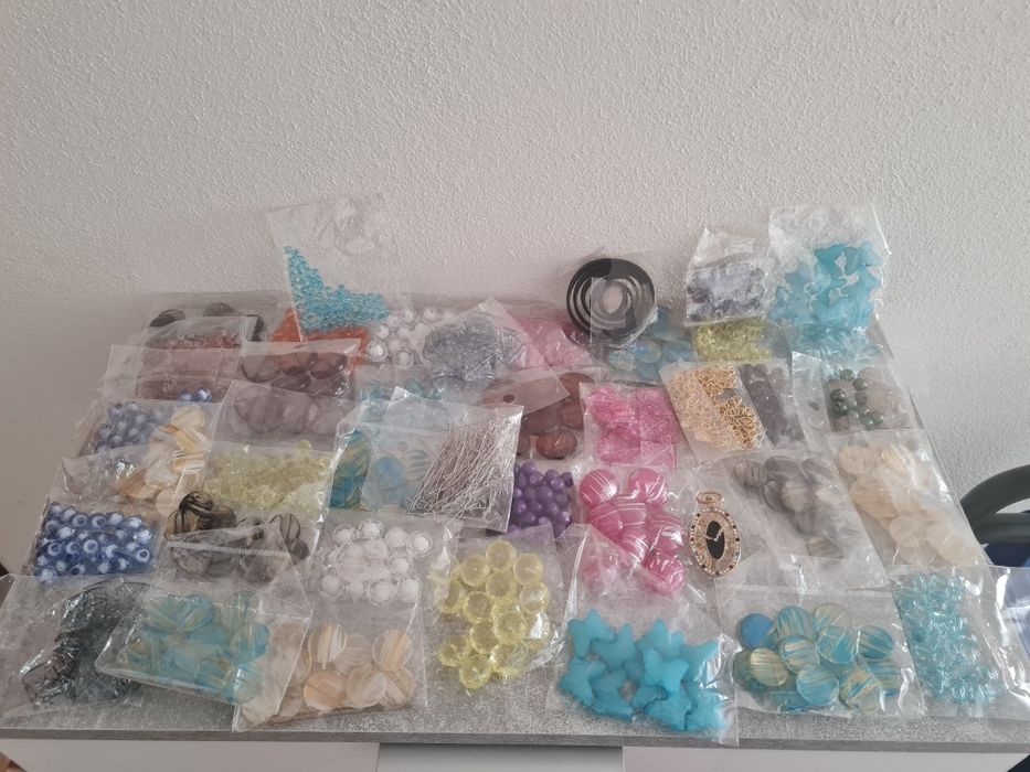 Missangas  pedras e contas para bijuteria