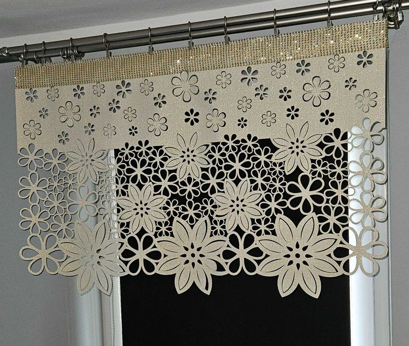 lambrekin lub zazdrostka ażurowy złota - kwiaty